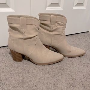 Ariat point toe fashion boots.